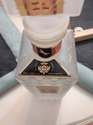 Botella de Ginebra vacia Caballo Blanco