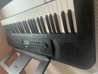 Teclado Yamaha PSR-E273 (61 teclas)