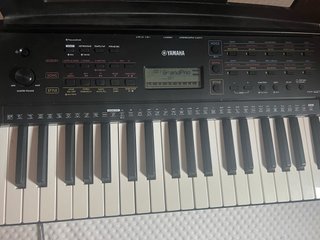 Teclado Yamaha PSR-E273 (61 teclas)
