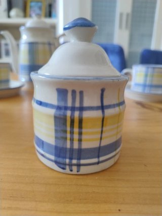 Juego de café de porcelana a cuadros