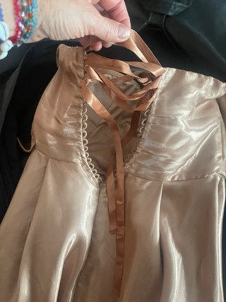 Vestido de fiesta dorado y rosa