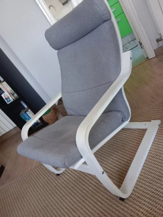 Sillón cómodo gris y blanco