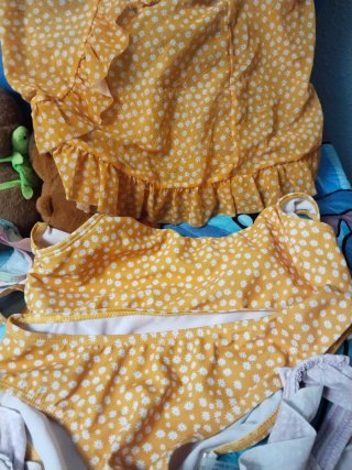 Última semana Lote 16 bikinis niña 9/12 años