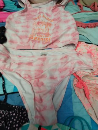 Última semana Lote 16 bikinis niña 9/12 años