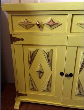 Mueble restaurado amarillo madera