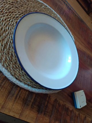 Plato hondo antiguo de porcelana