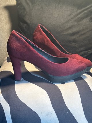 Zapatos de tacón burdeos