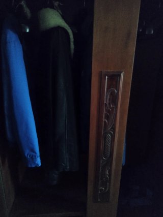 Estantería de madera antigua