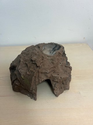 Cueva para reptil tipo roca