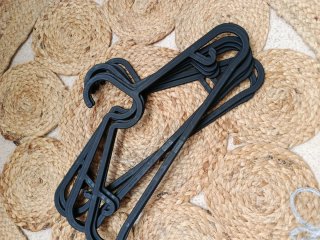 Perchas IKEA Negras de Plástico, 28 unidades