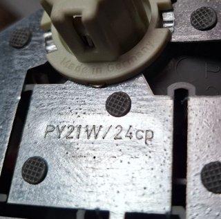 PILOTO TRASERO DERECHO MERCEDES A210