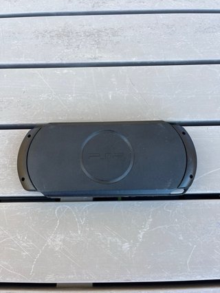 PSP Nera + Caricatore e 2 Giochi