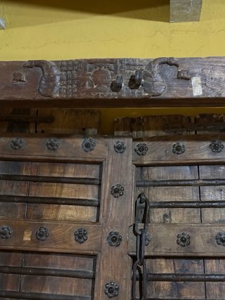Puerta de madera de teca maciza