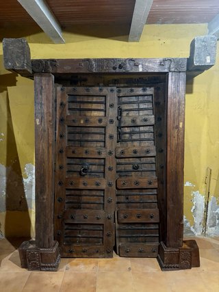 Puerta de madera de teca maciza