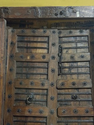 Puerta de madera de teca maciza