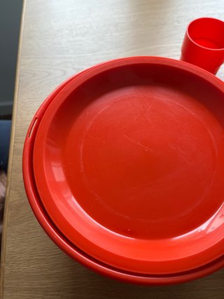 Set di stoviglie da picnic in plastica rossa