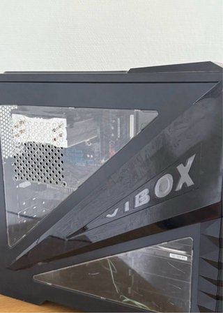 PC Vibox con 3 monitores