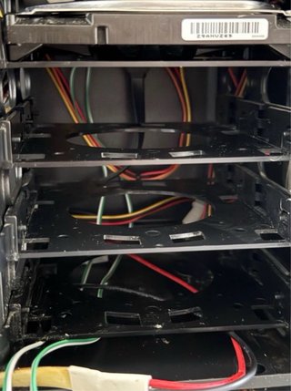 PC Vibox con 3 monitores