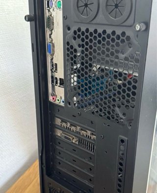 PC Vibox con 3 monitores