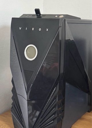 PC Vibox con 3 monitores