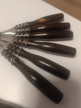 Set di posate in plastica e metallo