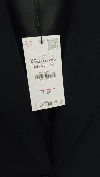 Blazer recta negra Zara XS con etiqueta.