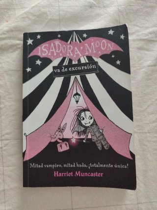 Isadora Moon va de excursion / Isadora Moon Goe...
