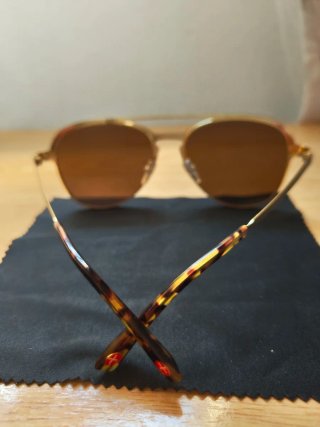 Gafas de sol Xavier Garcia negras y doradas