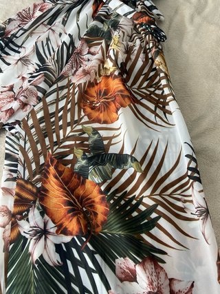 Mono de verano estampado tropical