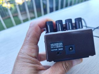Boss OC-5 Octavador con alimentador