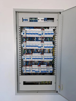 José electricista autónomo, Alcala Hre  666424973
