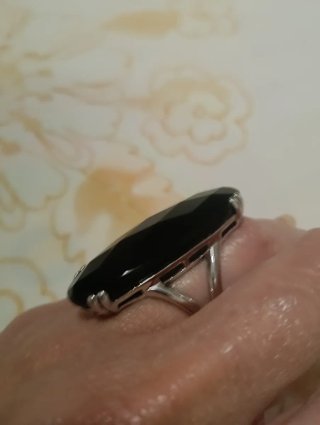 Anillo ovalado grande negro y plateado
