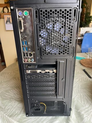Ordenador sobremesa Pc con pantalla gaming