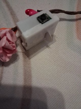 Guirnalda de flores con luces
