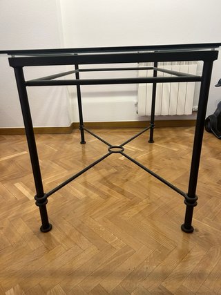 Mesa de comedor de Cristal y Forja Negra