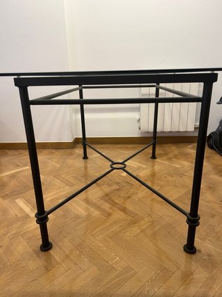Mesa de comedor de Cristal y Forja Negra