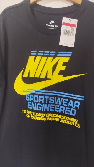 Camiseta Nike Sportswear Engineered Negra