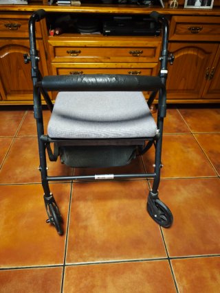Andador Kmina con asiento