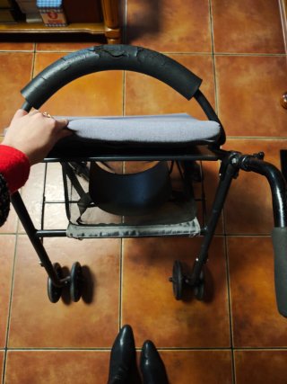 Andador Kmina con asiento