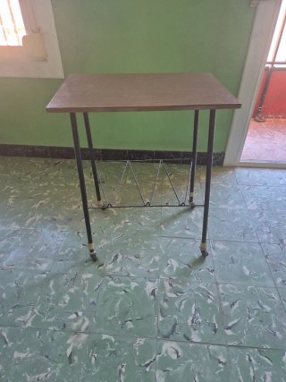 Mesa auxiliar Antigua Vintage madera y metal