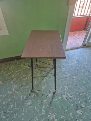 Mesa auxiliar Antigua Vintage madera y metal