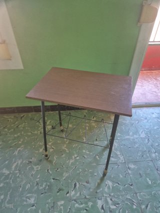 Mesa auxiliar Antigua Vintage madera y metal
