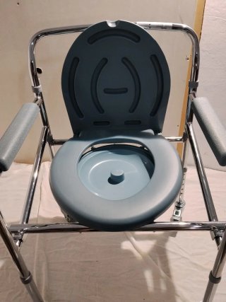 Silla de WC con ruedas y cubo, mobiclinic