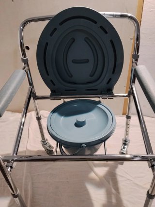 Silla de WC con ruedas y cubo, mobiclinic
