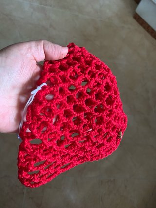 Cappello uncinetto a rete rosso