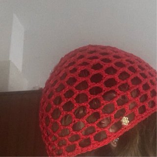 Cappello uncinetto a rete rosso