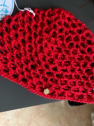 Cappello uncinetto a rete rosso