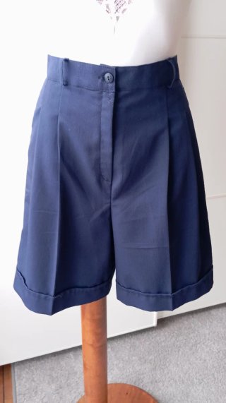 Pantalón corto vintage. Bermudas azul marino.
