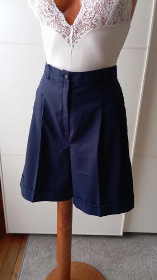 Pantalón corto vintage. Bermudas azul marino.