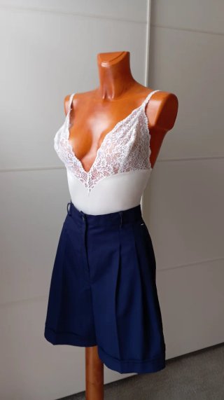 Pantalón corto vintage. Bermudas azul marino.